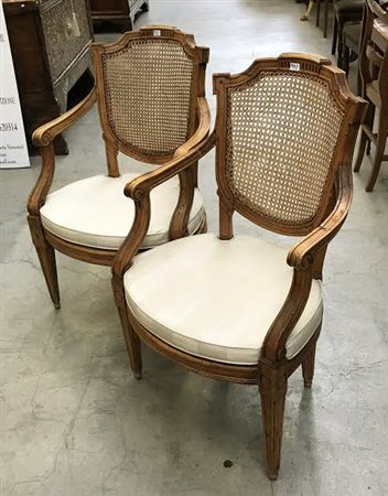 Coppia di poltroncine in stile Luigi XVI con seduta e schienale in paglia di...