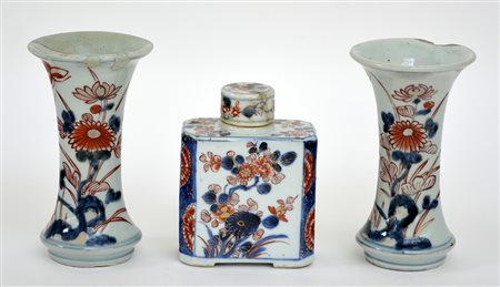 Manifattura giapponese in stile Imari. Lotto composto da una scatola porta tè...