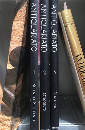 Lotto composto da alcuni volumi sull'antiquariato (difetti).