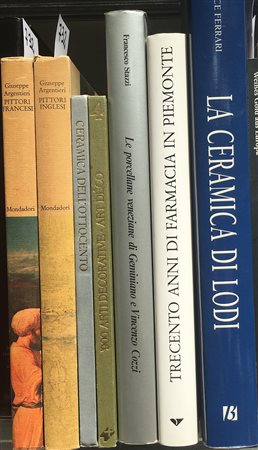 PORCELLANA. Lotto composto soprattutto da libri sulla ceramica, la...