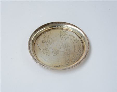 Piattino tondo in argento inciso (gr 100 ca)