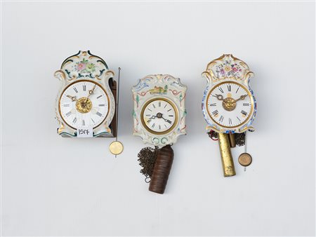 Lotto composto da tre orologio foresta nera, quadrante in ceramica, movimento...