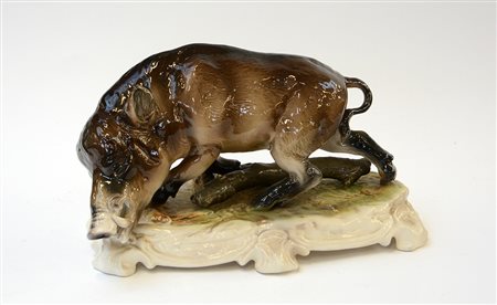 Manifattura romena "Cinghiale" scultura in ceramica policroma (cm 40x25x20)...