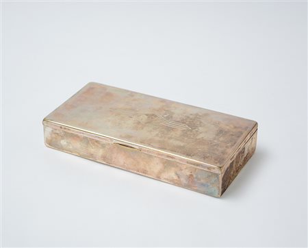 Scatola portasigarette da tavolo in metallo argentato (cm 25x5x12) (difetti)