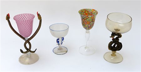 Manifattura di Murano. Lotto composto da quattro bicchieri in vetro soffiato...