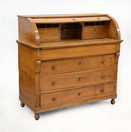 Mobile con ribalta a rullo celante quattro cassettini e vano, fronte a tre...