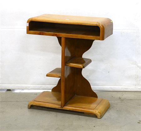 Piccola console moderna con piccole mensole e vani a giorno (cm 68x79x29)