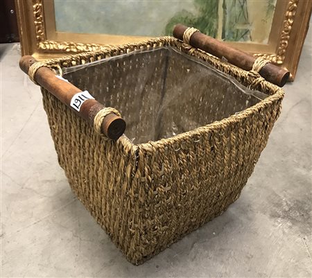 Cestino in vimini con manici in legno (difetti)