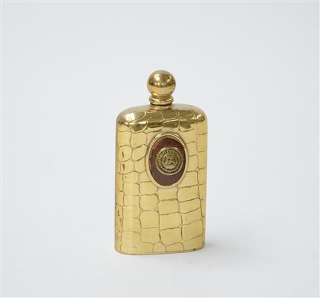 Bottiglietta portaliquore in metallo dorato decorata a finto coccodrillo...