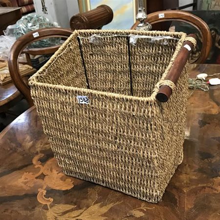 Cestino portariviste in vimini con manico in legno (difetti)