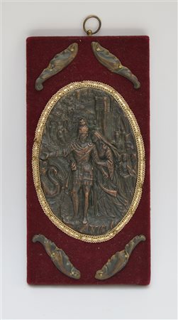 Pannello con placca ovale in rame sbalzato raffigurante una scena storica e...