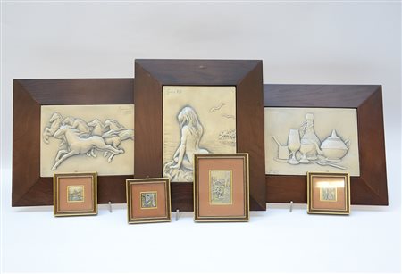 Lotto composto da sette riproduzioni in lamina d'argento di misure e soggetti...