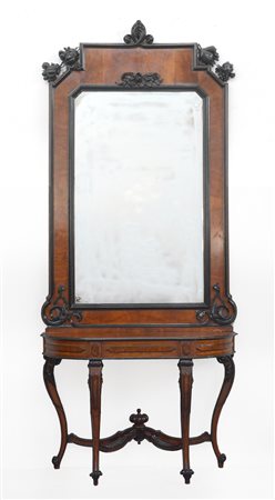 Consolle da ingresso con gambe mosse, filettature e intagliati a volute....