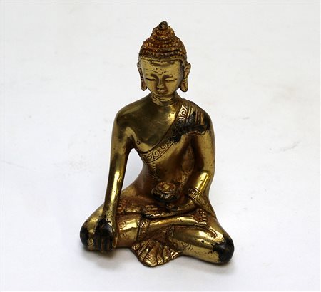 Scultura in metallo dorato raffigurante Buddha seduto (h. cm 10,5)...