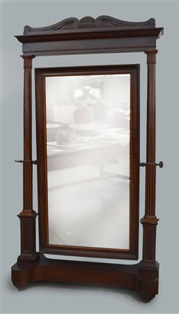 Psiche con montanti torniti e parzialmente scanalati poggianti su basi a...