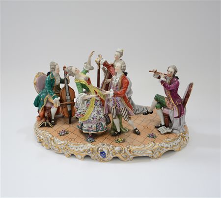 Manifattura del secolo XX "Concertino" gruppo scultoreo in porcellana...
