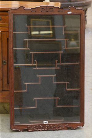 Vetrinetta pensile in legno con divisori interni sagomati (cm 51x83x8)Cina,...