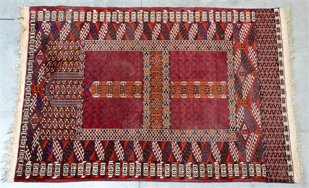 Tappeto Yomut Ensi, turkestan occidentale, inizio XX secolo, campo diviso in...