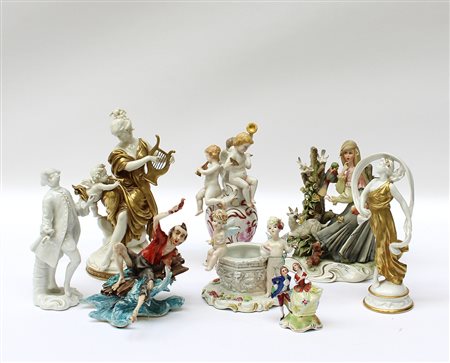 Manifatture diverse, lotto composto da otto sculture in porcellana e ceramica...