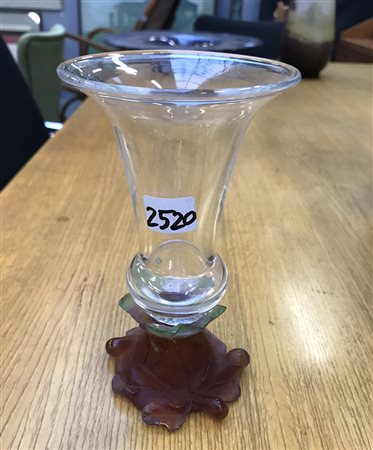 DaumVasetto in vetro con base in pasta vitrea soffiata in stampo e corroso...