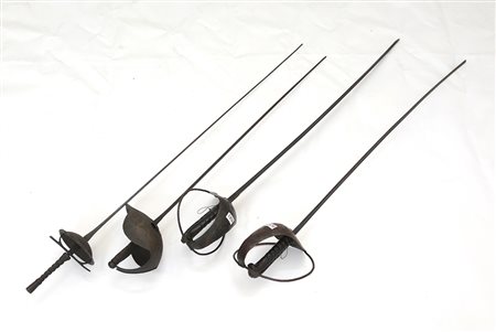 Lotto composto da tre spade sportive della fine secolo XIX/inizio secolo XX...