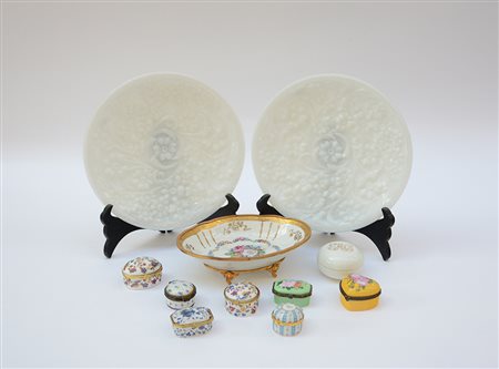 Lotto composto da una alzatina firmata Limoges, otto portapillole in...