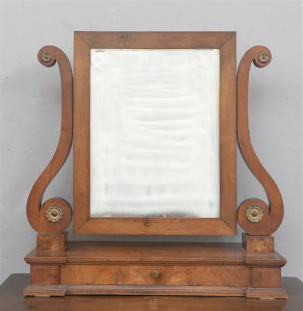 Psiche in stile impero in noce con montanti sagomati e cassetto nella fascia,...