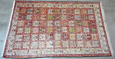 Tappeto Soumak, Caucaso XX secolo, tessuto in seta con disegno a giardino...