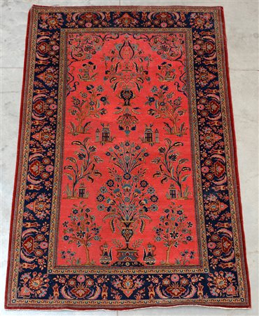 Tappeto preghiera Sarouk, Persia inizio secolo XXDecorato con vaso fiorito e...