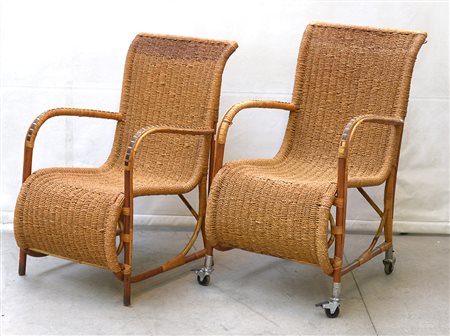 Coppia di poltrone in vimini, una dotate di rotelle in epoca posteriore...