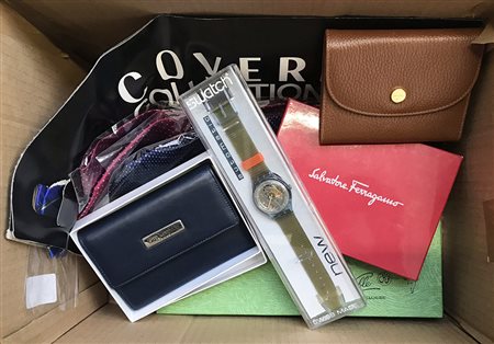 Lotto composto da tre cravatte, un farfallino, due portafogli e un orologio...