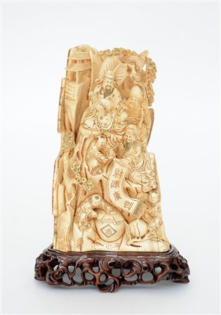 Scultura in avorio fossile raffigurante immortali e fanciulli con base in...