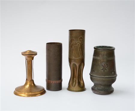 Lotto composto da quattro oggetti diversi in rame, uno con cristogramma...