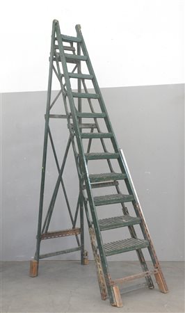 Scala pieghevole in legno verde