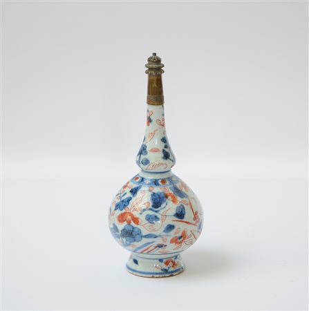 Spargiprofumo in porcellana Imari con montatura in metallo (h. cm...