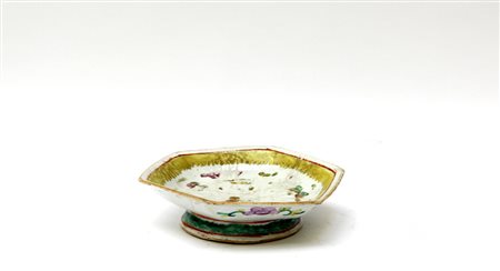 Alzatina esagonale in porcellana Famiglia Rosa decorata con fiori e farfalle...