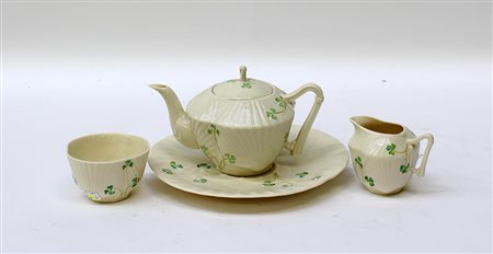 Manifattura irlandese. Parte di servizio da tè composto da teiera, lattiera,...