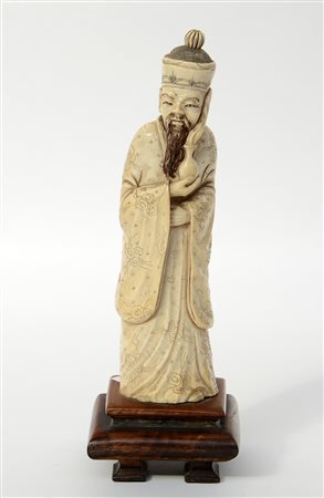 Saggio con barba in avorio, base in legno (h. 29 cm.)(difetti)-EN.