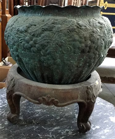 Lotto composto da una base porta vaso e un cachepot