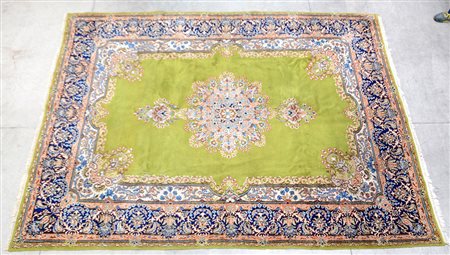 Tappeto Kirman Koranì, Persia, secolo XX. Disegno con medaglione nei toni del...