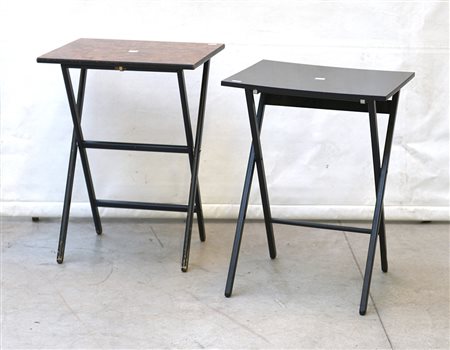 Lotto di due tavolini pieghevoli (difetti)