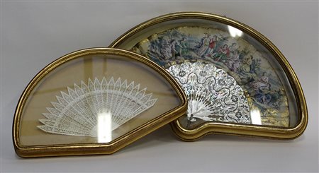 Manifatture diverse, secolo XIX. Lotto composto da due ventagli uno in avorio...