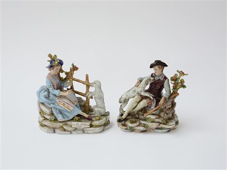 Manifattura italiana. Lotto di due gruppi plastici in porcellana policroma...