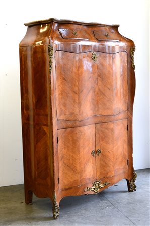 Secretaire bombato con profili aggettanti, parte inferiore a due battenti,...