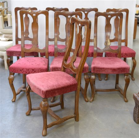 Gruppo di otto sedie con gambe mosse e schienale a giorno, sedute rivestite...