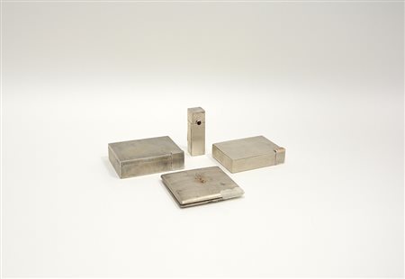 Lotto composto da tre trousse e un portarossetto in argento. Uno marchiato...