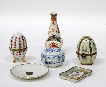 Manifattura diverse. Lotto composto da due scatole a forma di uova e una di...