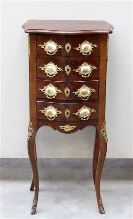 Comodino a quattro cassetti con prese decorate da placche policrome (cm...