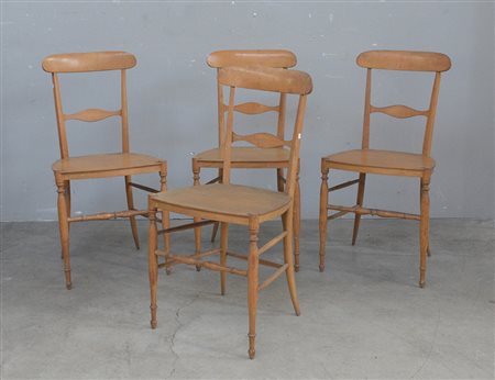 Gruppo di quattro sedie modello "chiavarine" in legno tornito (difetti)
