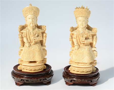 Coppia di imperatore e imperatrice assisi su trono (h. 19 cm.) (difetti)-EN.